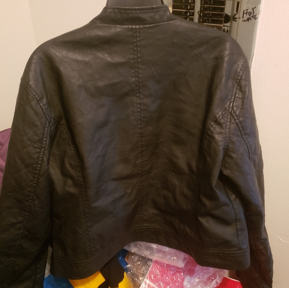 Leather jacket - Picture 2 of 4